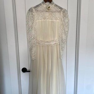 Vintage 1940's Lace Wedding Dress